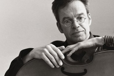 Claas Harders mit seiner Viola da Gamba - Copyright: Privat