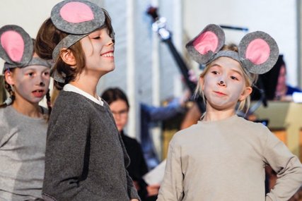 Schauspieler des Musicals 'Maeuse in der Kirche', Kinder die als Mäuse verkleidet sind. - Copyright: Andrea Wiese und Team