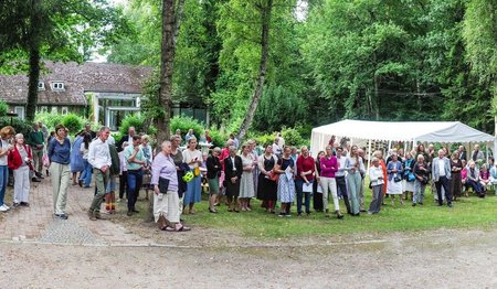 Festreden: Die Gemeinde lauscht