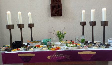 Gründonnerstag - gemeinsame Agapemahl in der Wohltorfer Kirche