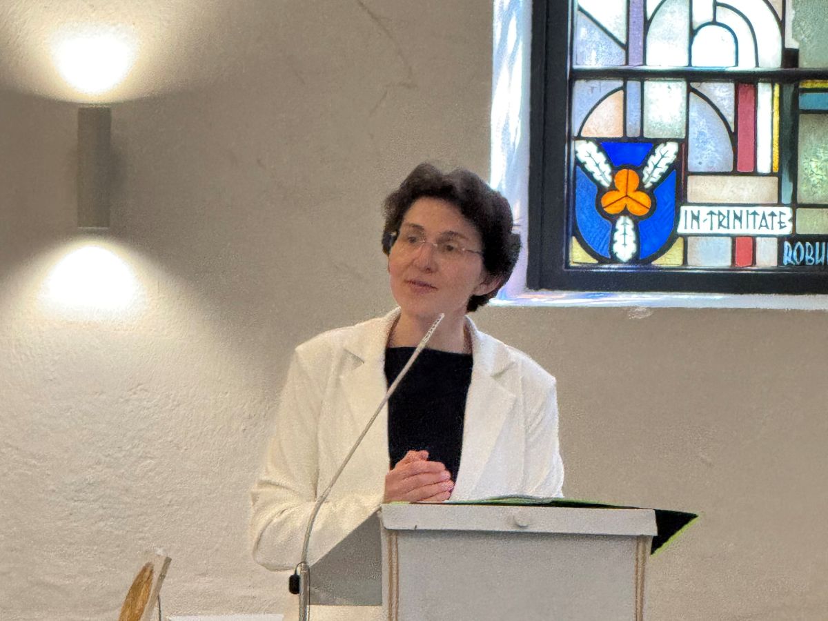 Susanne Bornholdt bei ihrer Abschiedrede in der Kirchengemeinde Aumühle