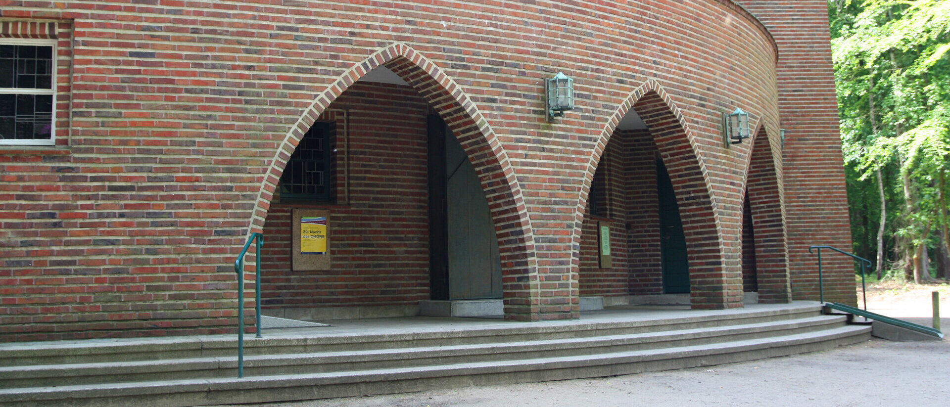 Der Eingang der Bismarck-Gedächtnis-Kirche Aumühle